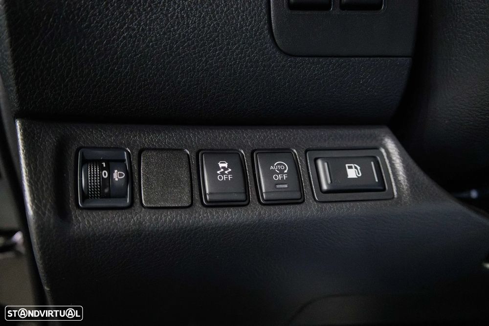 Nissan Navara 2.3 dCi CD 4WD | IVA Dedutível - 31