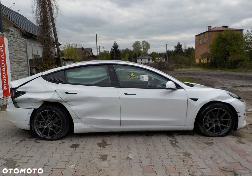 Tesla Model 3 - 15