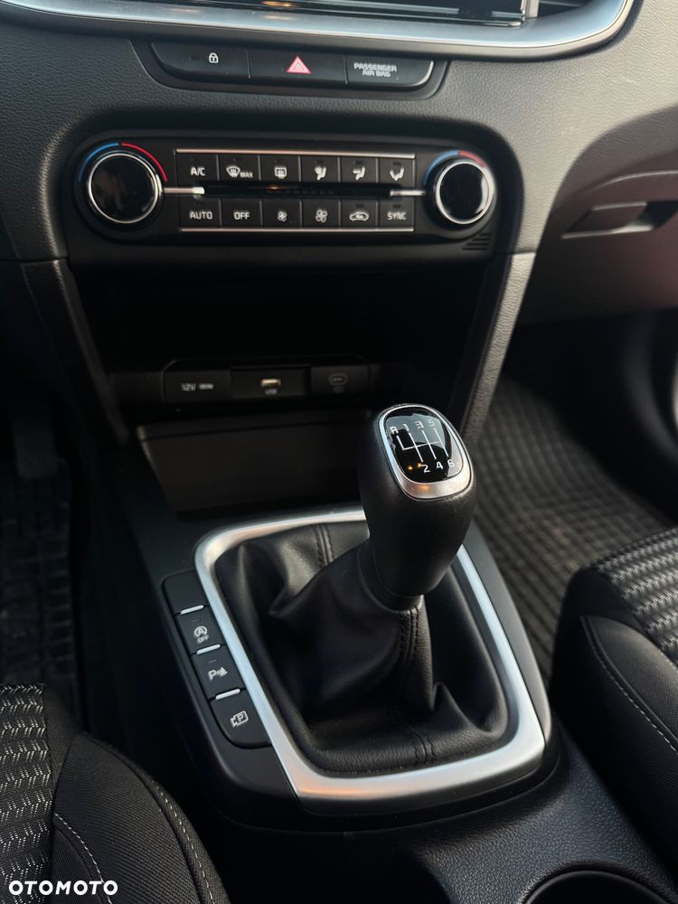 Kia XCeed 1.5 T-GDI M - 26