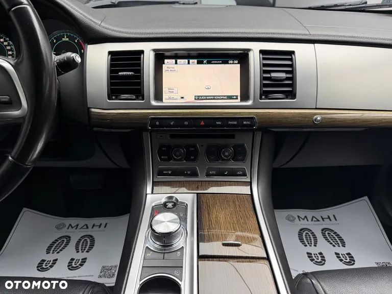 Jaguar XF 2.2 D Premium Luxury - 21