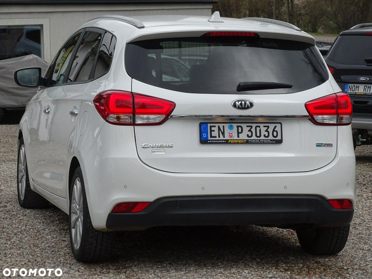 Kia Carens - 11