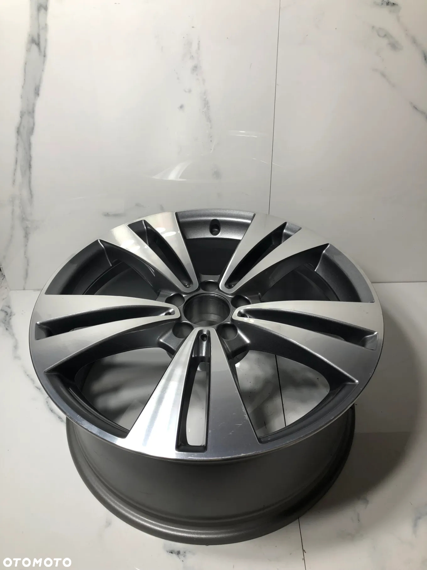 Felga aluminiowa Mercedes Benz CLS W218  8.5 J x 19 cali 5x112 ET 34  A2184010900 POTESTOWA MINIMALNY PRZEBIEG - 2