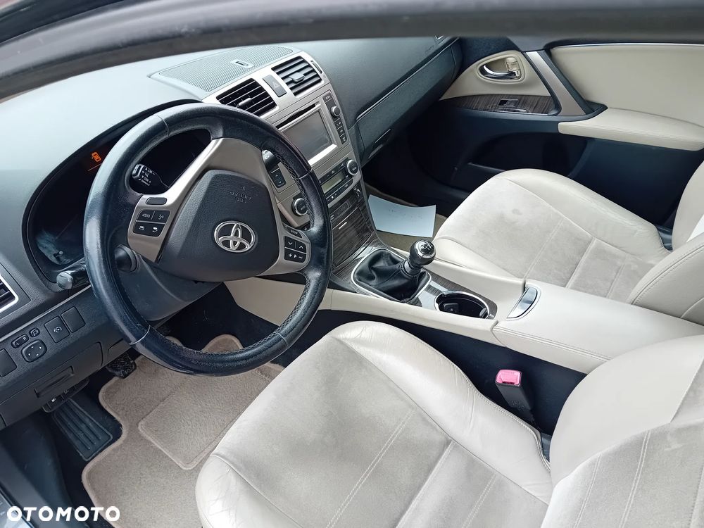 Toyota Avensis 2.2 D-4D Premium - 6