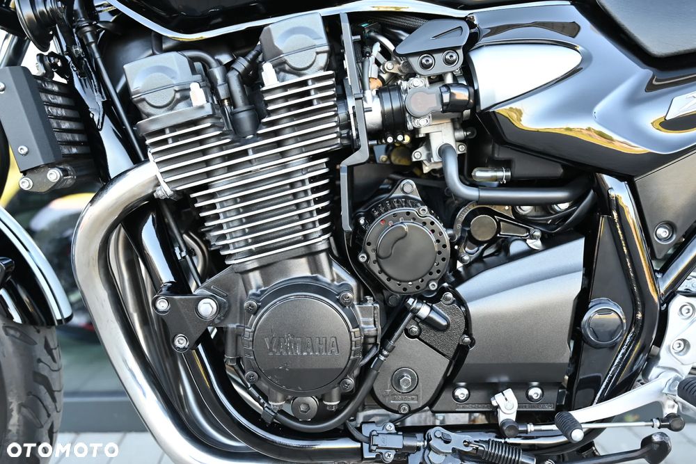Yamaha XJR - 11