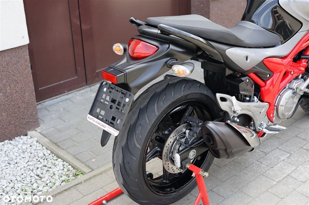Suzuki Gladius - 6