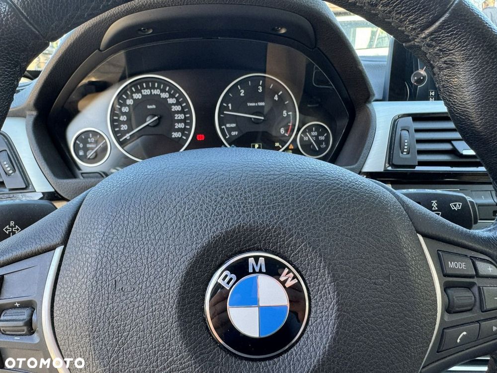BMW Seria 3 330d Luxury Line sport - 13