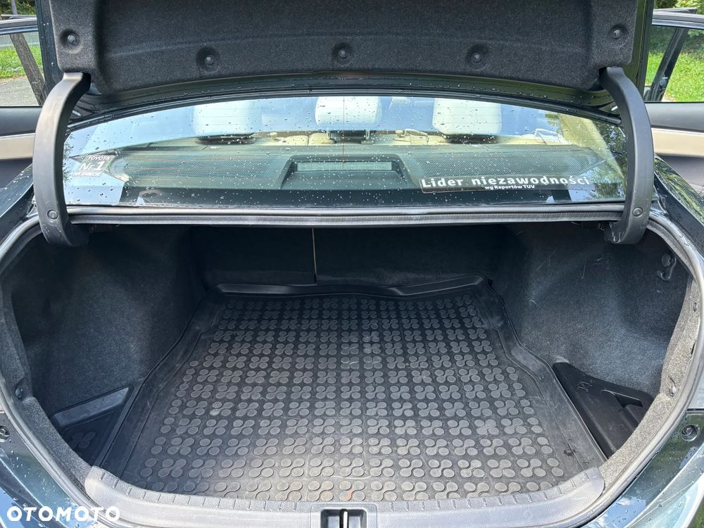 Toyota Corolla 1.6 Premium + - 18
