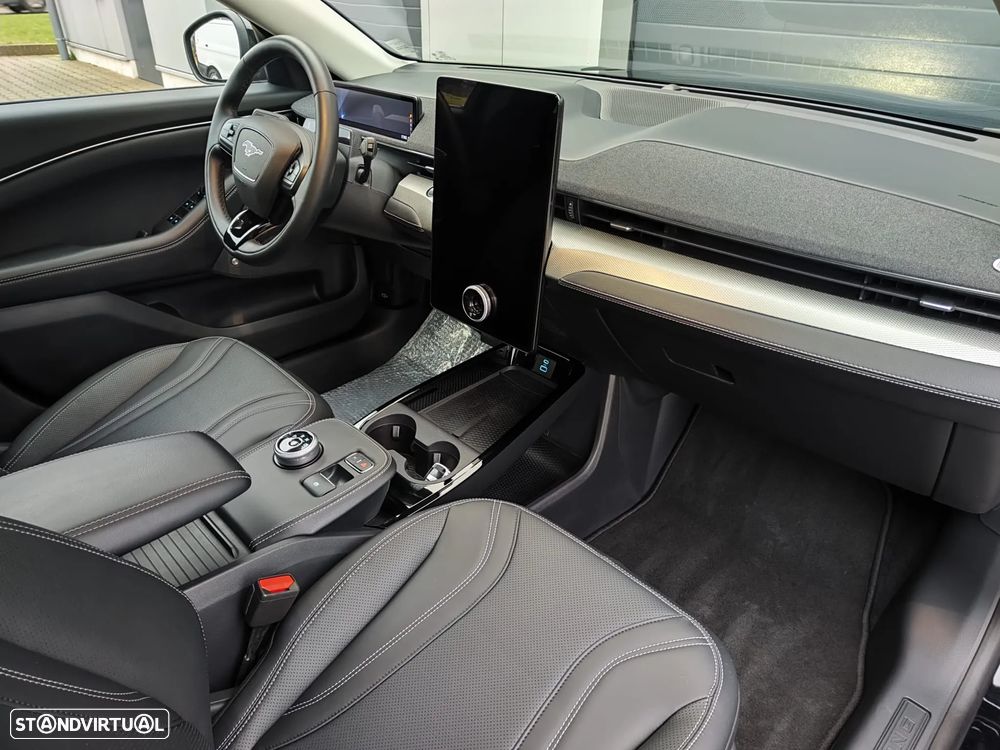 Ford Mustang Mach-E 75.7 kWh Base - 10