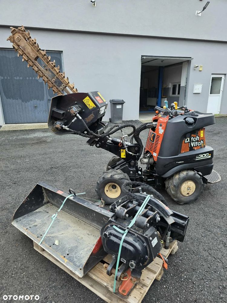 Ditch Witch R300 - 19