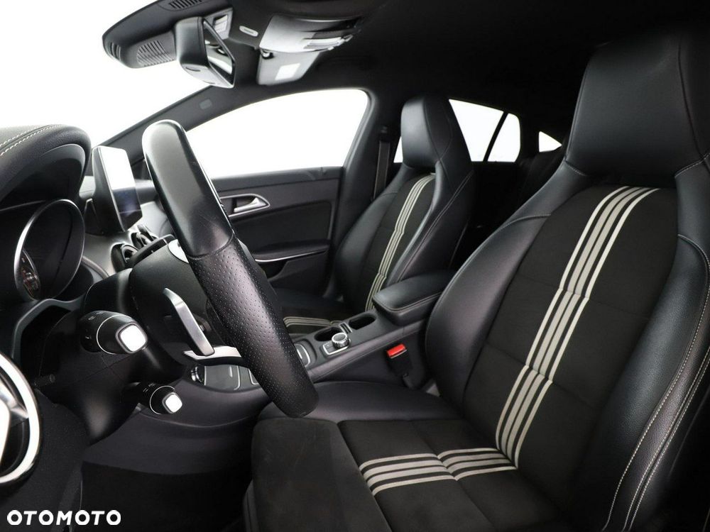 Mercedes-Benz CLA 220 4Matic 7G-DCT AMG Line - 14