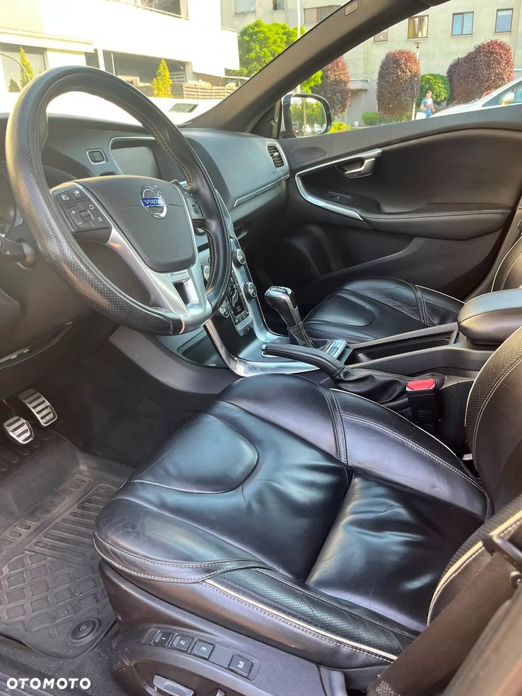 Volvo V40 D4 Drive-E R-Design Momentum - 11
