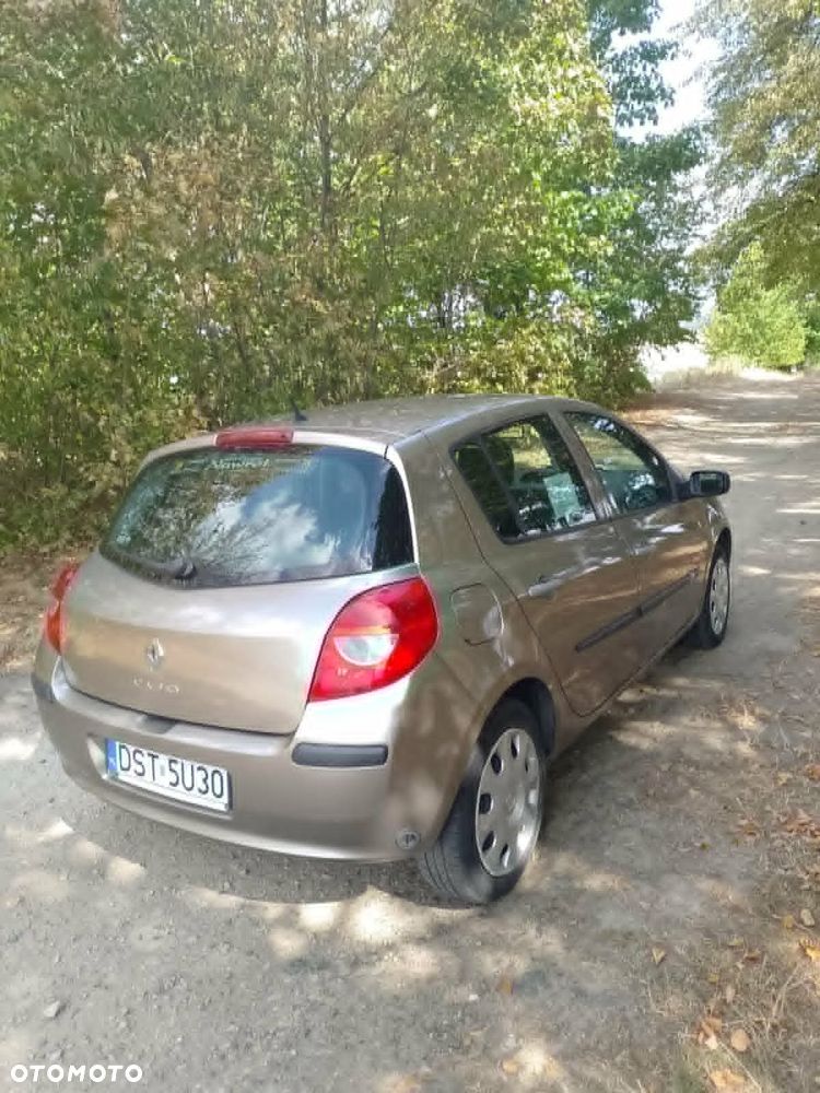 Renault Clio 1.2 16V Alize - 2