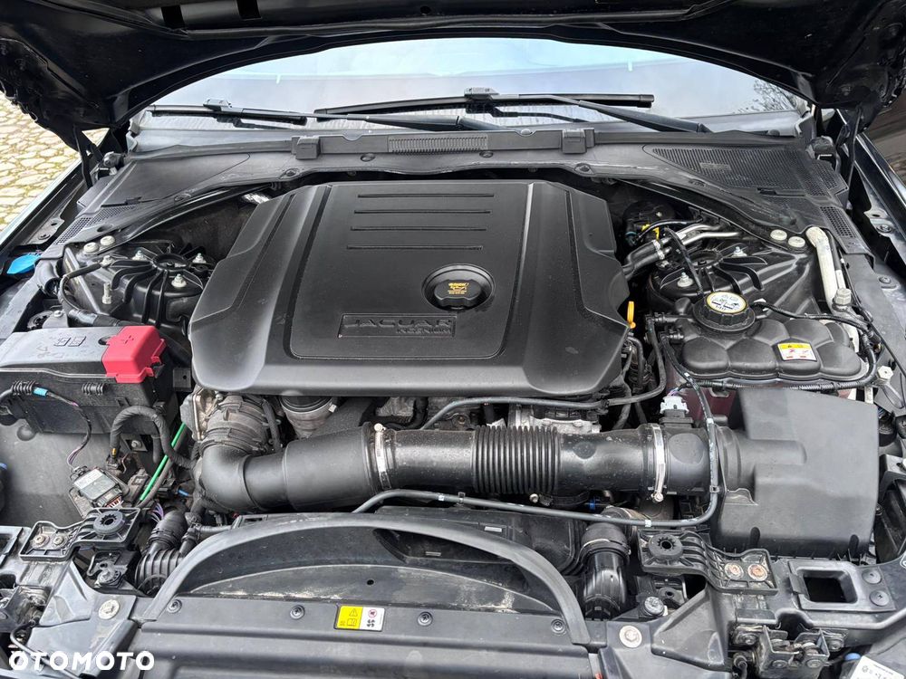 Jaguar XE E-Performance R-Sport - 23