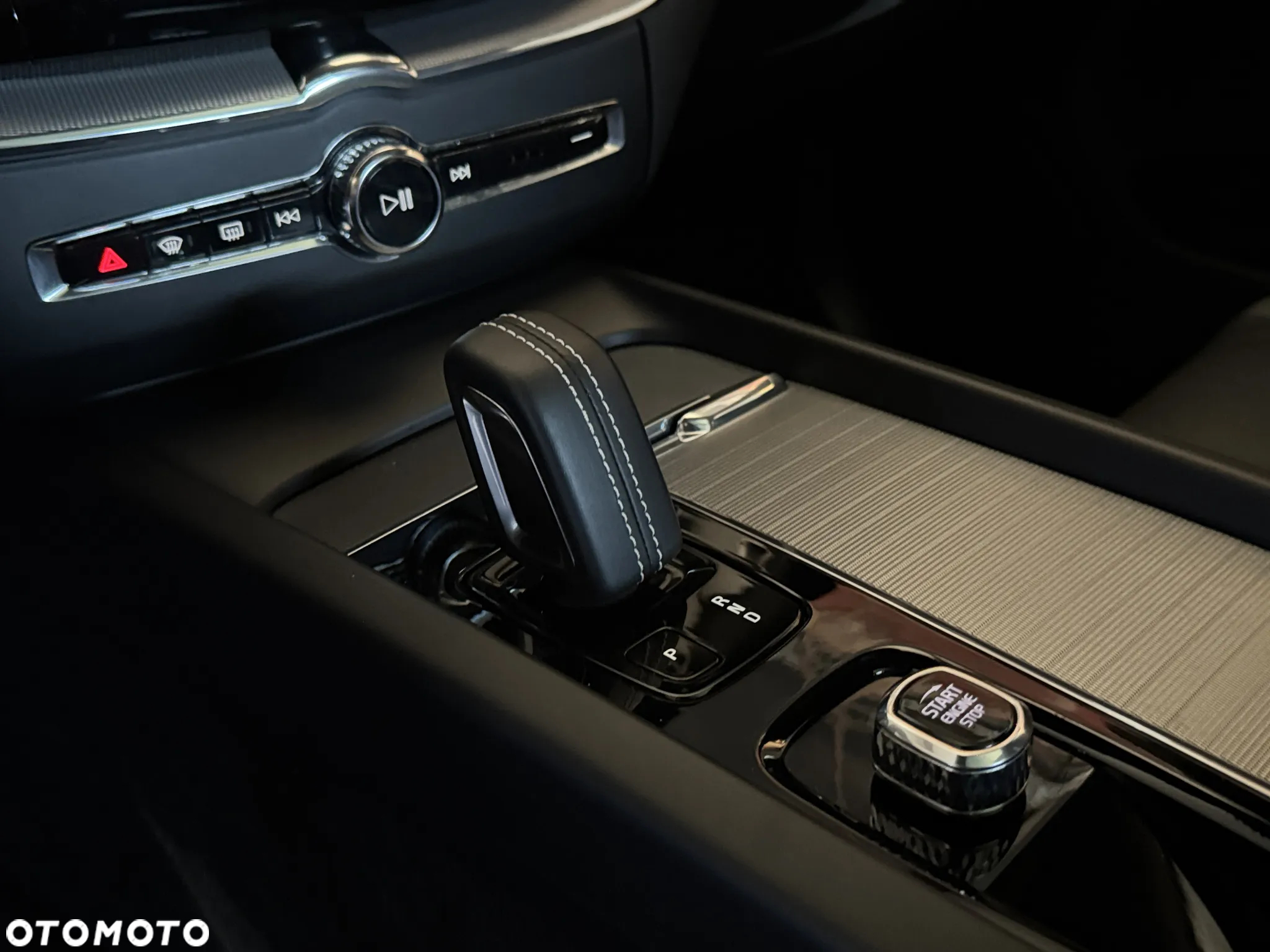 Volvo XC 60 B4 D Plus Dark - 16