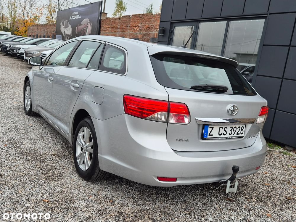 Toyota Avensis Touring Sports 1.8 Comfort - 9