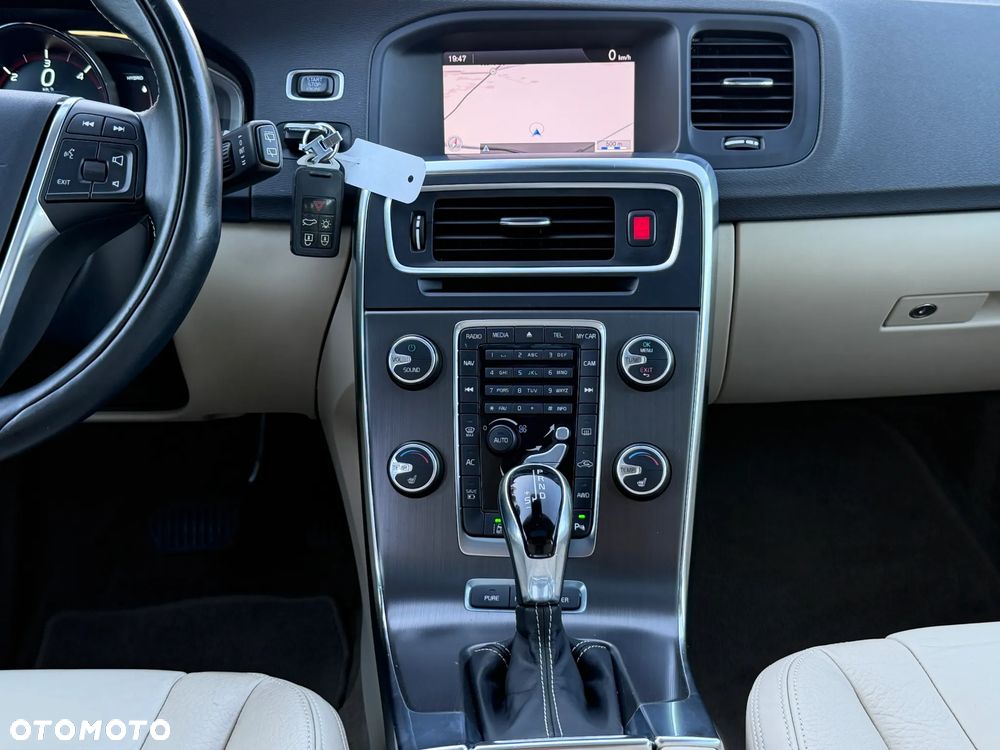 Volvo V60 D6 Plug-In-Hybrid AWD Geartronic Summum - 16