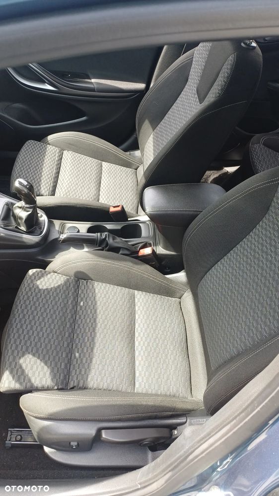 Opel Astra 1.4 Turbo Business - 12