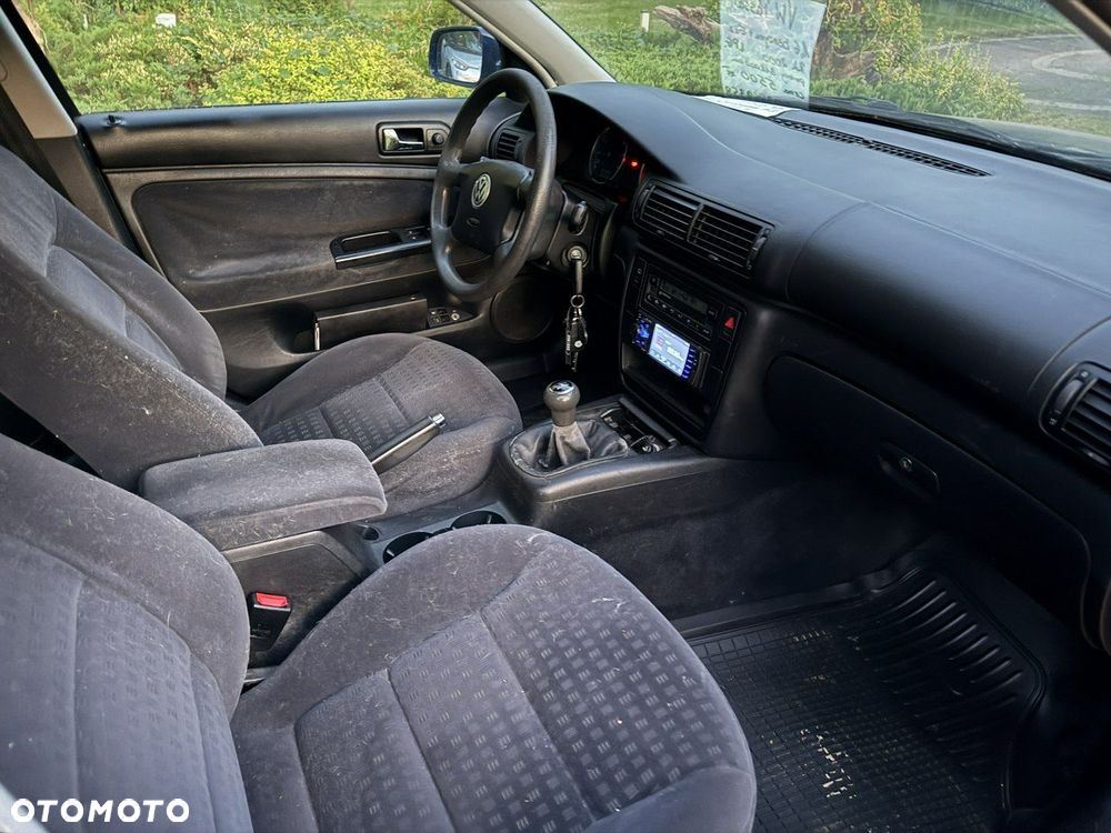 Volkswagen Passat - 4