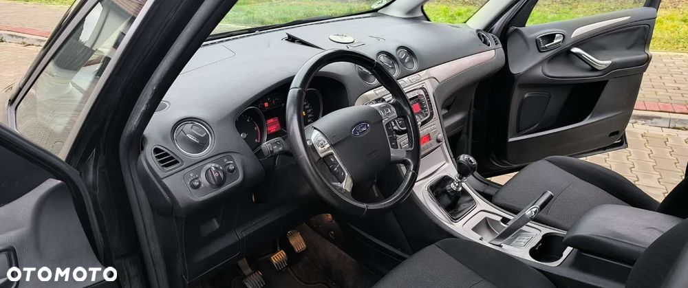 Ford Galaxy - 18