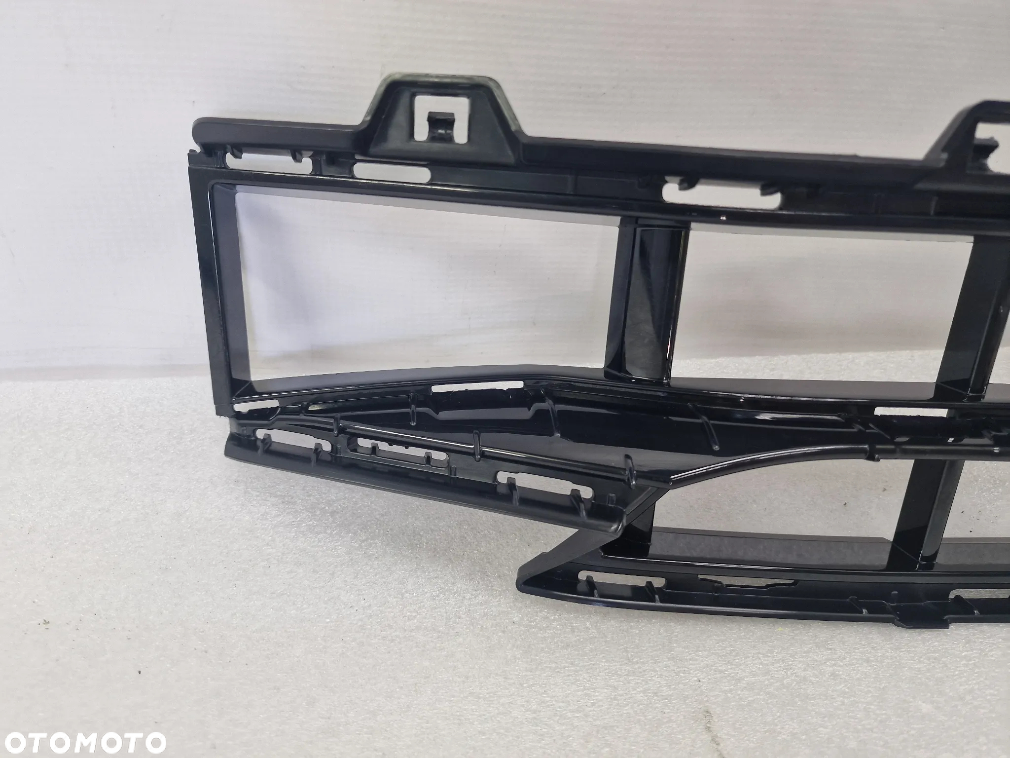 BMW 1 F40 SPORT 19- KRATKA ŚRODKOWA ZDERZAKA PRZEDNIEGO PRZÓD , NR 511117462937 / 17462937 / 211636 / 51117462936 / 7462936 ,  NR AUKCJI KR412 - 20