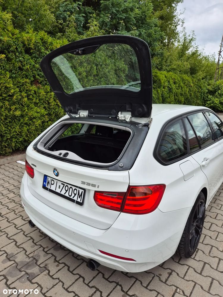 BMW Seria 3 335i xDrive Sport Line - 37