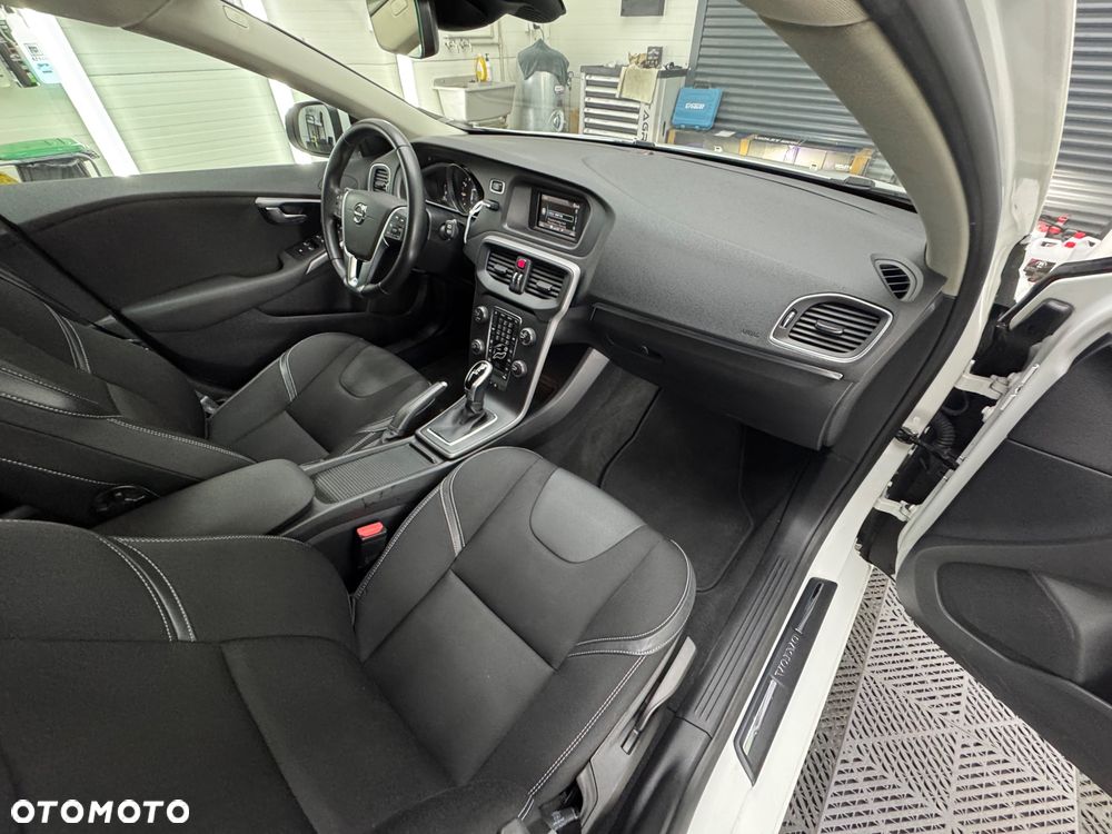 Volvo V40 T2 Geartronic Momentum - 25