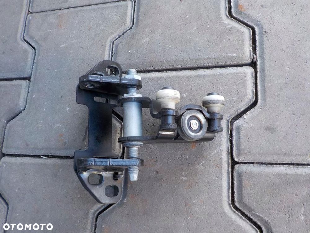 CRAFTER SPRINTER ROLKA ŚRODKOWA DRZWI ODSUWANYCH P - 1