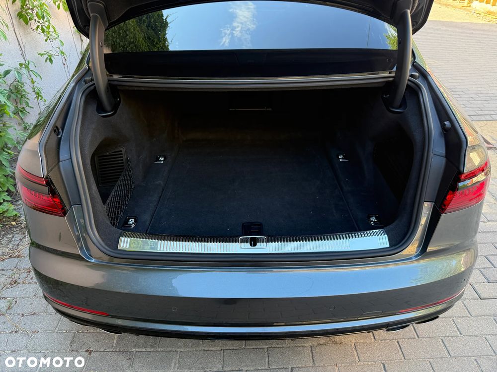 Audi S8 - 8