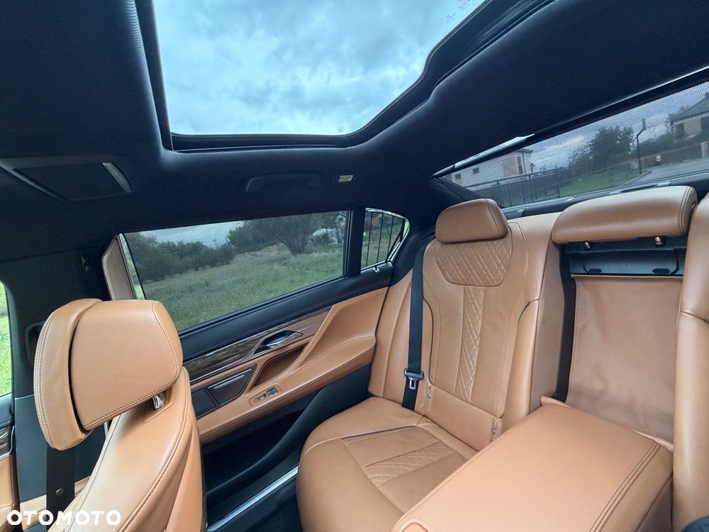 BMW Seria 7 750Li xDrive - 24