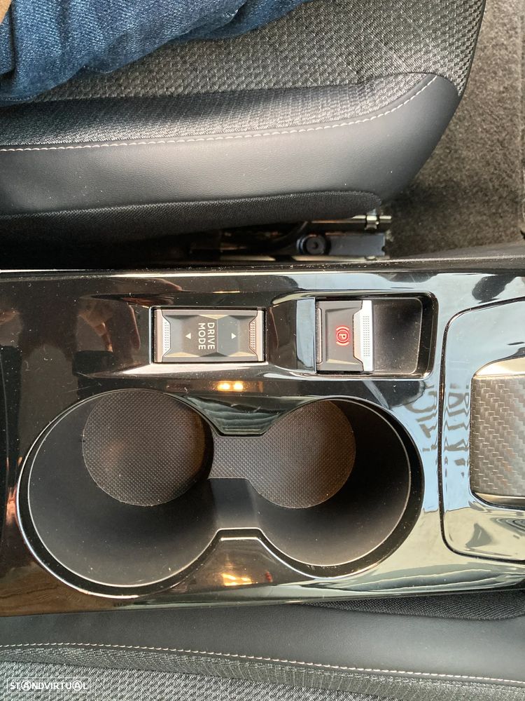 Peugeot 208 1.2 Hybrid Allure e-DCS6 - 31