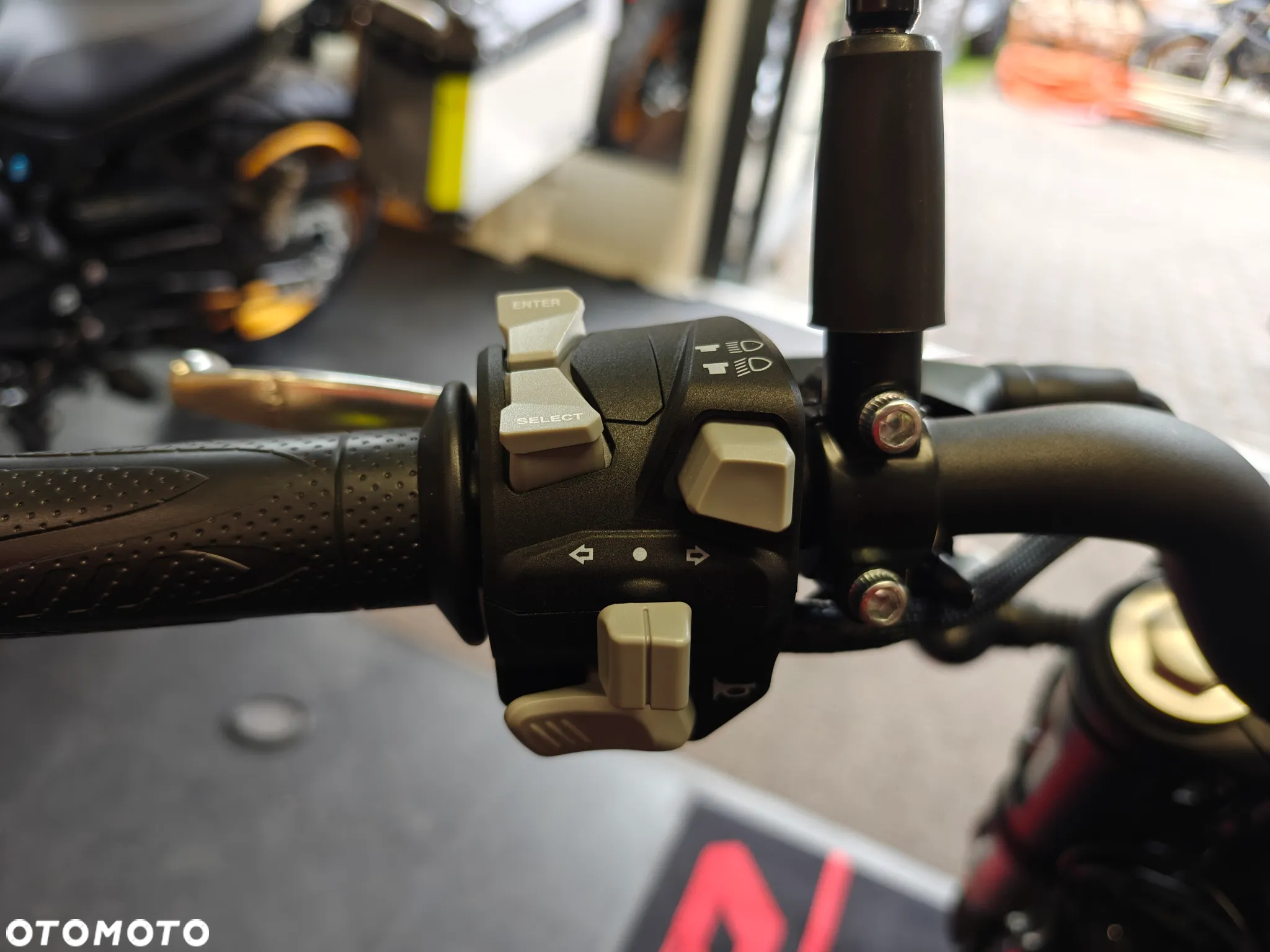 QJMOTOR SRV 125 - 10