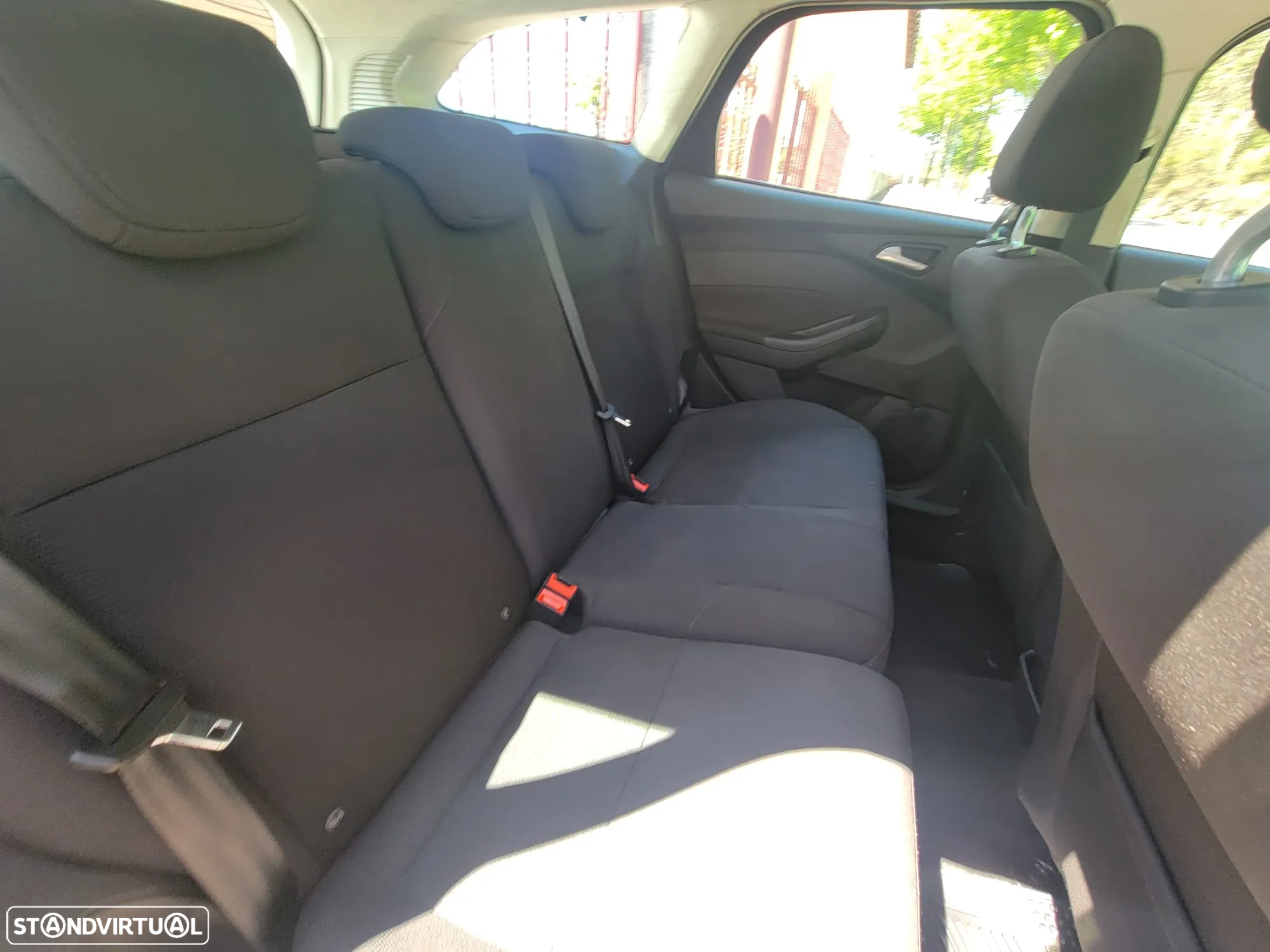 Ford Focus SW 1.0 EcoBoost S&S ST-LINE - 19