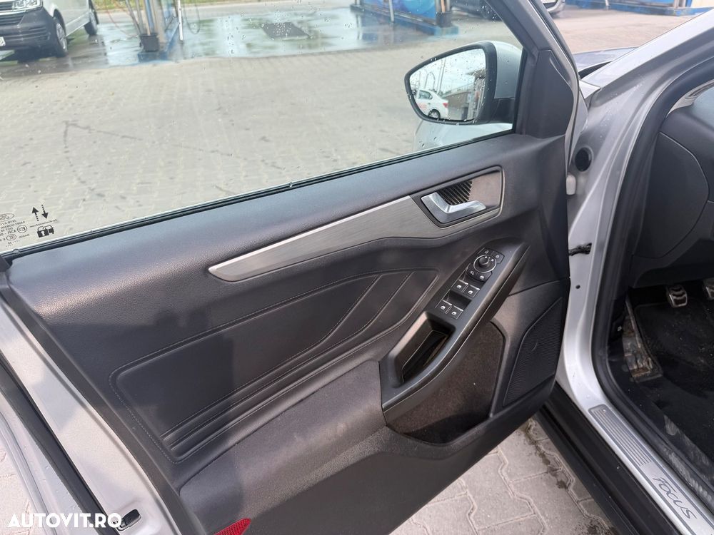 Ford Focus 1.0 EcoBoost Titanium - 9