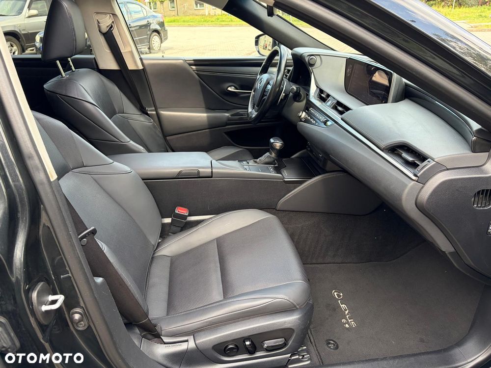 Lexus ES 300h Elegance - 17