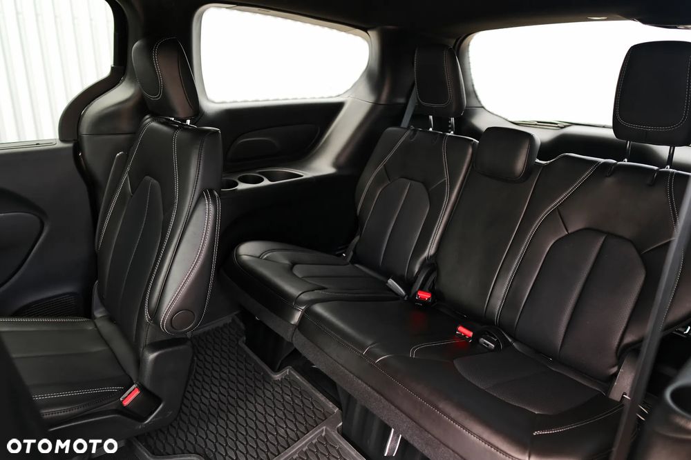 Chrysler Pacifica - 17