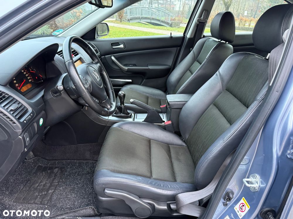 Honda Accord 2.0 i Executive - 11