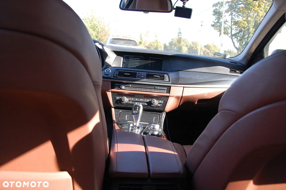 BMW Seria 5 525d - 10