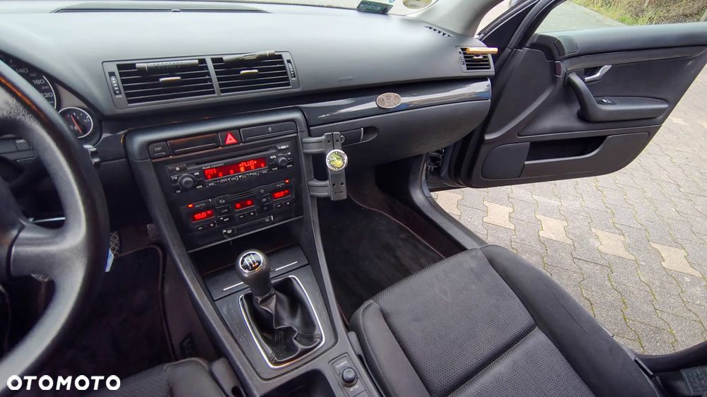 Audi A4 Limousine - 10