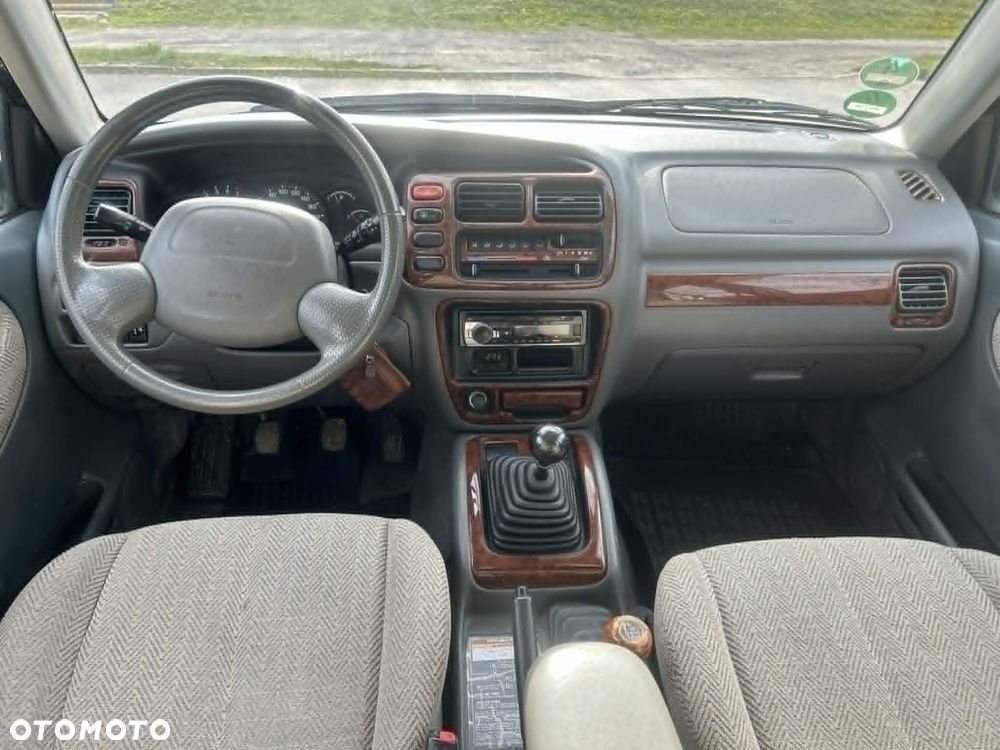 Suzuki Grand Vitara 2.5 V6 - 13