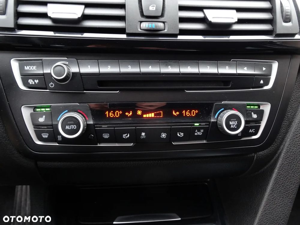 BMW Seria 3 318d Sport Line - 31