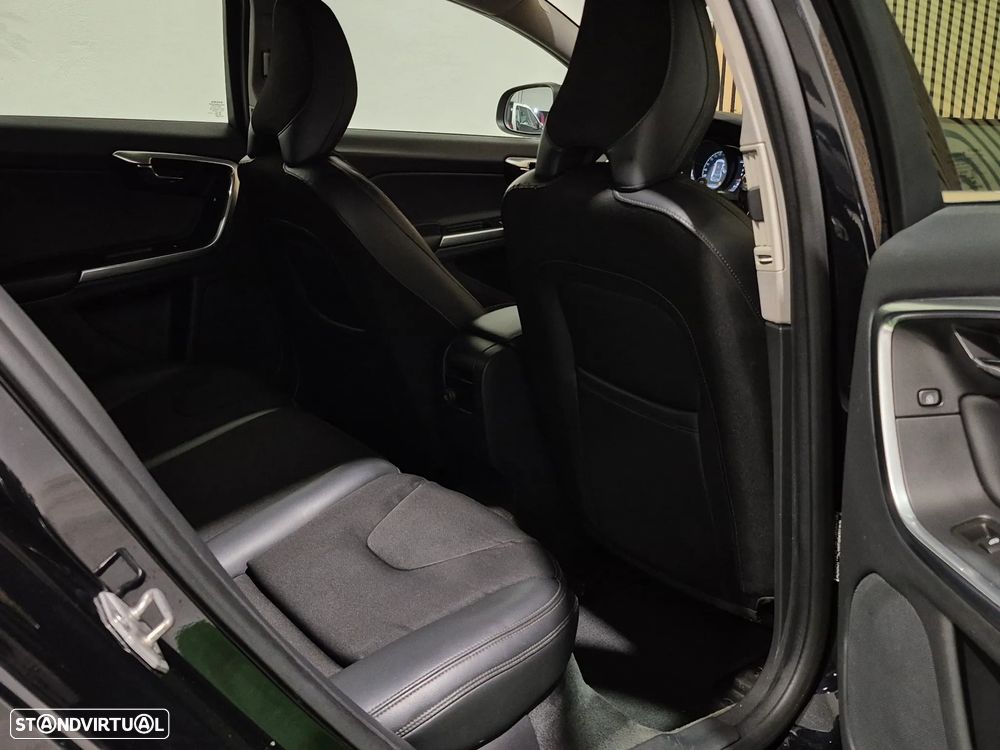 Volvo V60 1.6 D2 Momentum Eco Powershift - 29