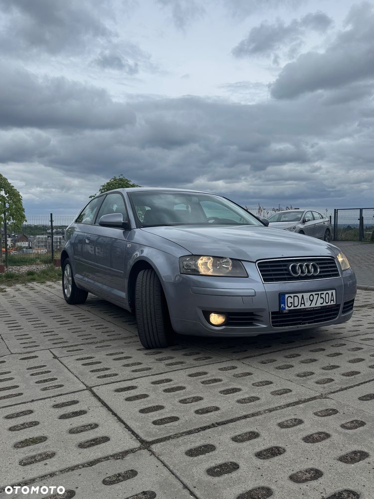 Audi A3 3-drzwiowe 1.6 FSI Attraction - 3