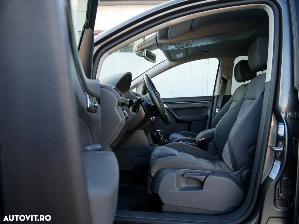 Volkswagen Touran - 17