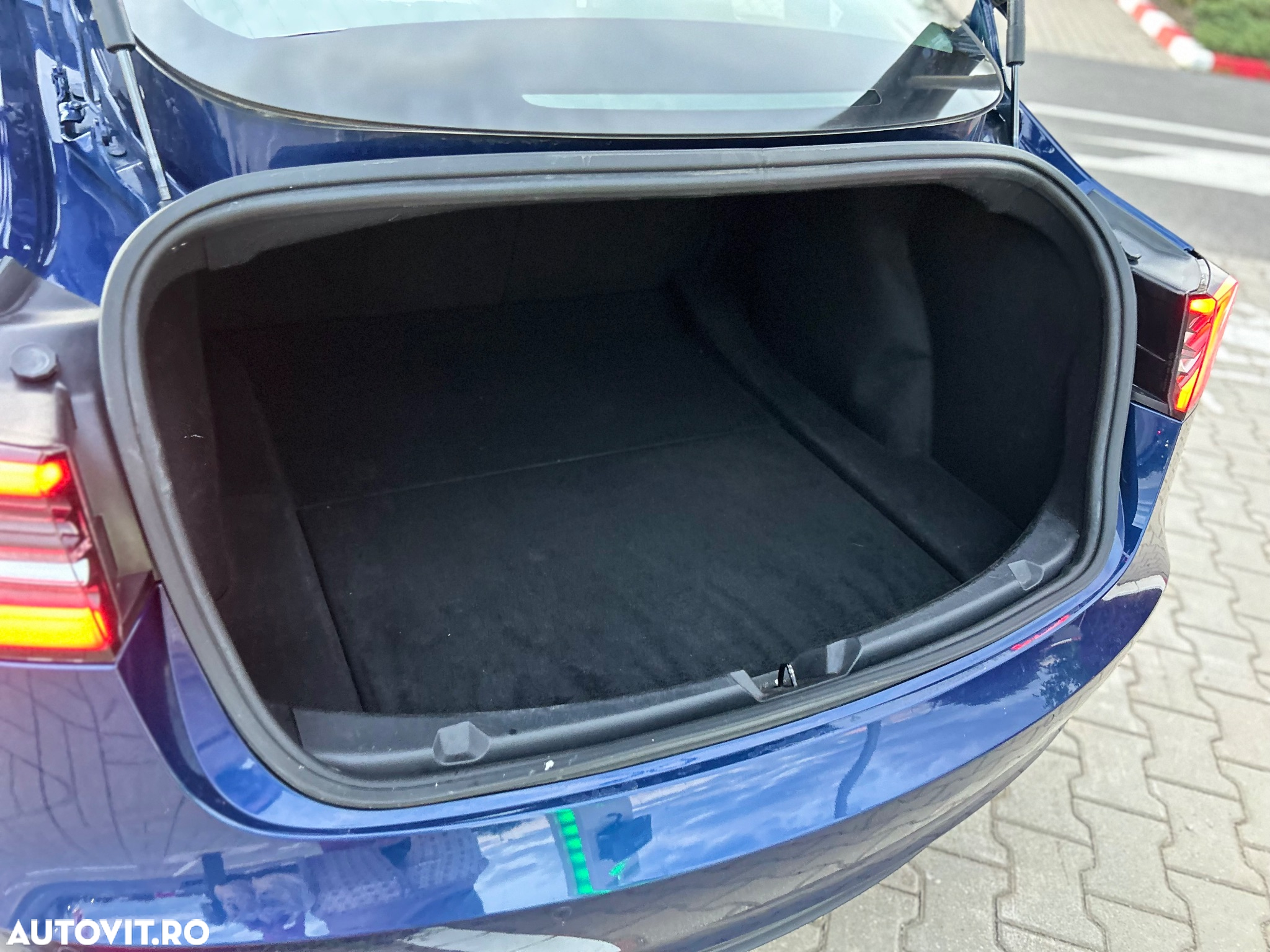 Tesla Model 3 - 11