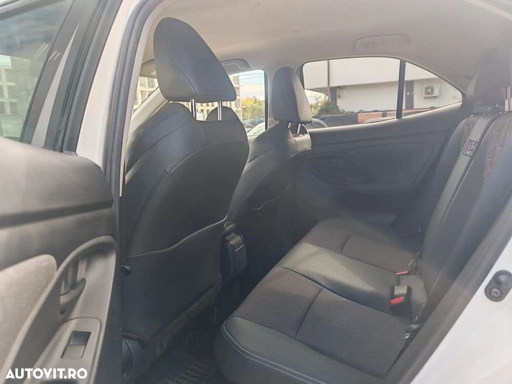 Toyota Yaris Cross 1.5 VVT-i HSD 4x4 Exclusive Adventure - 9