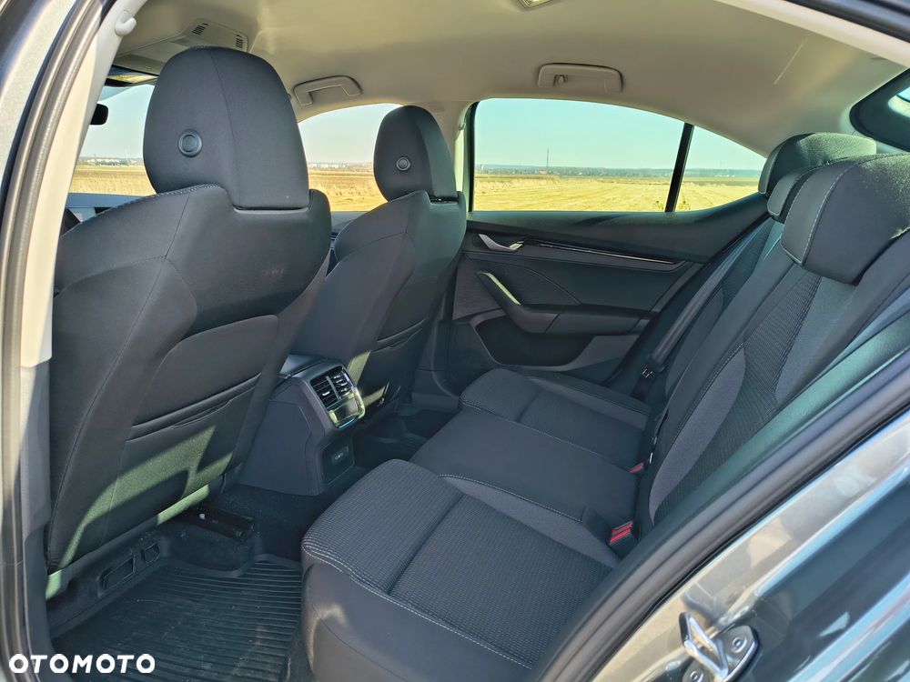 Skoda Octavia 1.5 TSI mHEV Selection DSG - 12