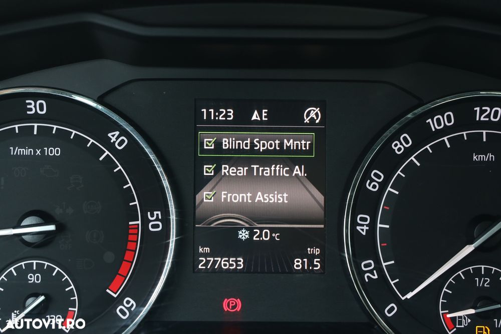 Skoda Superb 2.0 TDI Active - 8