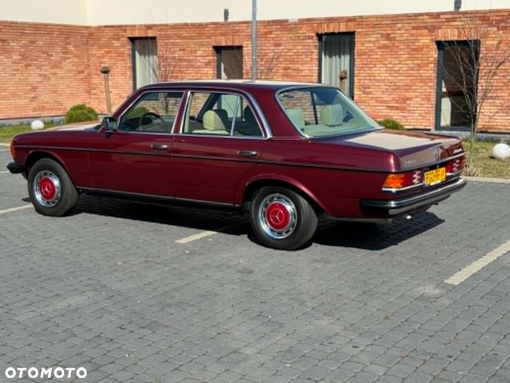 Mercedes-Benz W123 - 2