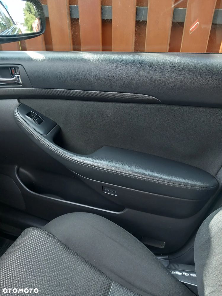 Toyota Avensis 2.0 D-Cat Sol - 10