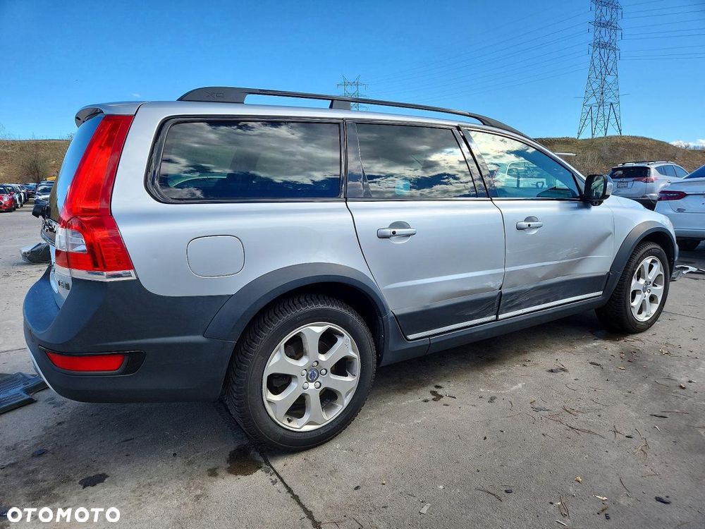 Volvo XC 70 T5 AWD Momentum - 6